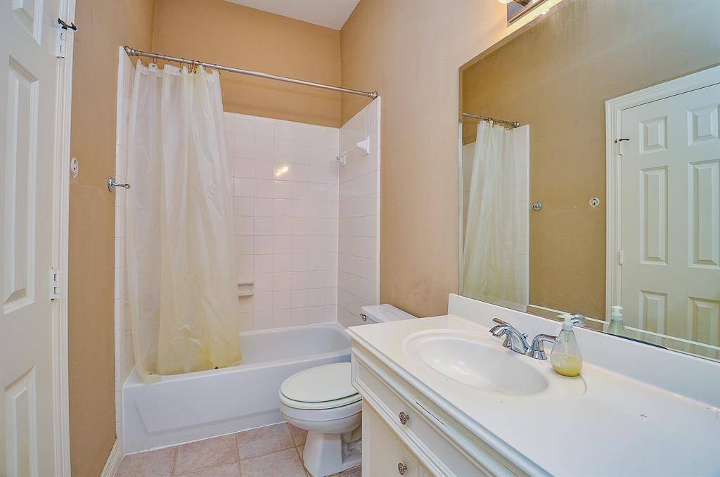 A spotless third en-suite bath offers the same creature comforts as its primary counterpart.