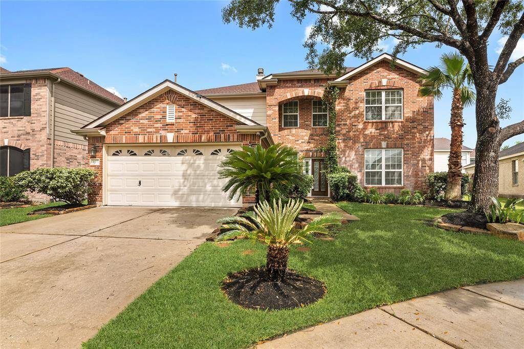 Ample parking with an expansive driveway.