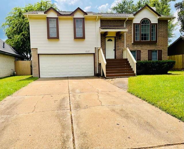 Welcome 2527 Merrimac Dr. Double wide driveway.