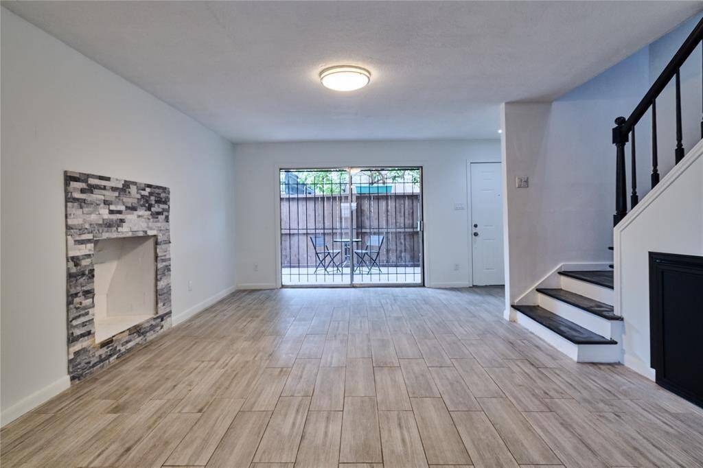 1st Level-Livingroom