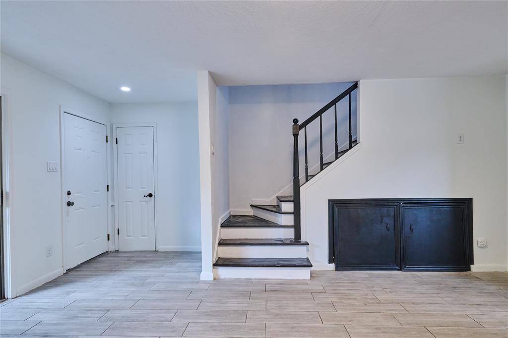 1st Level-Livingroom