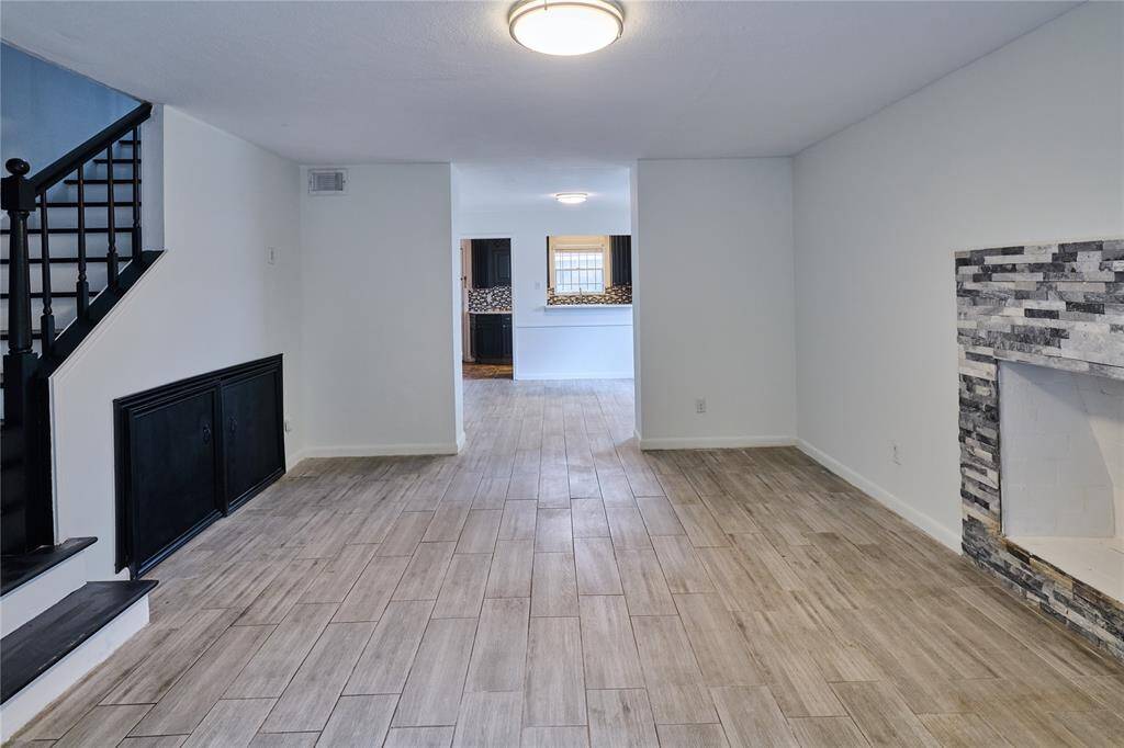 1st Level-Livingroom