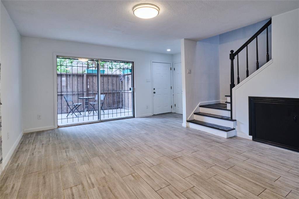 1st Level-Livingroom