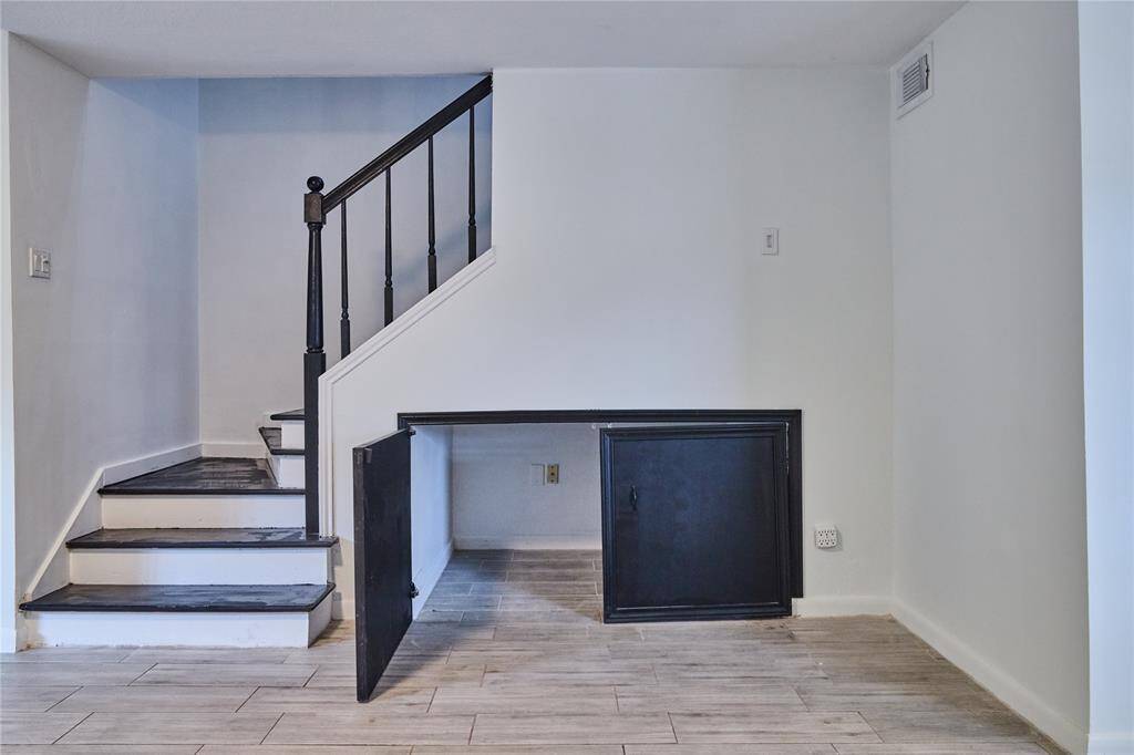 1st Level-Livingroom
