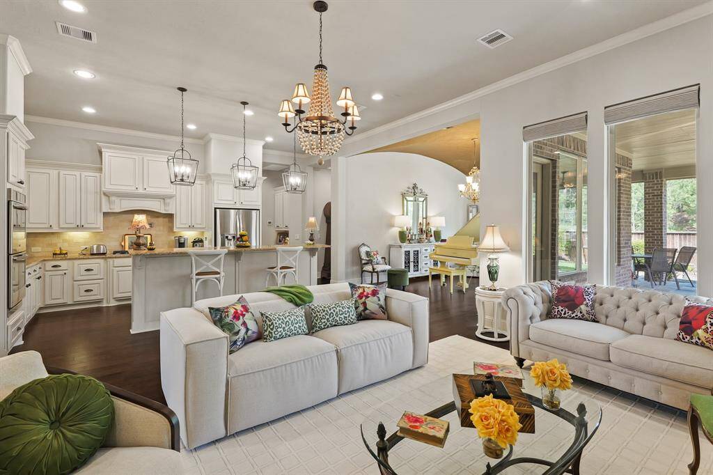 Open Concept with such supreme elegance.