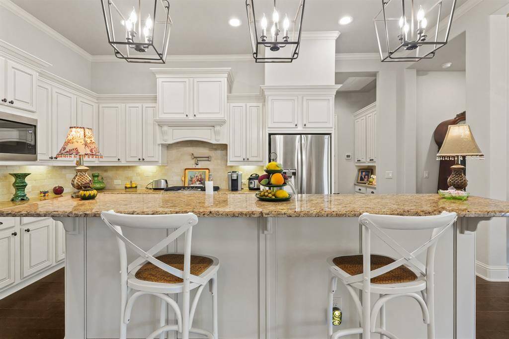 This breakfast bar is perfect for serving your guests when you are entertaining friends and family. Perfect for lunch, breakfast and snacks.