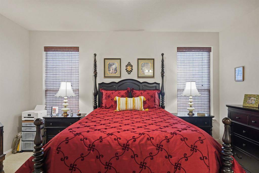 Super sized bedroom upstairs has ample room for queen size bed and the furniture. Boast a walk in closet and full bath  en suite.