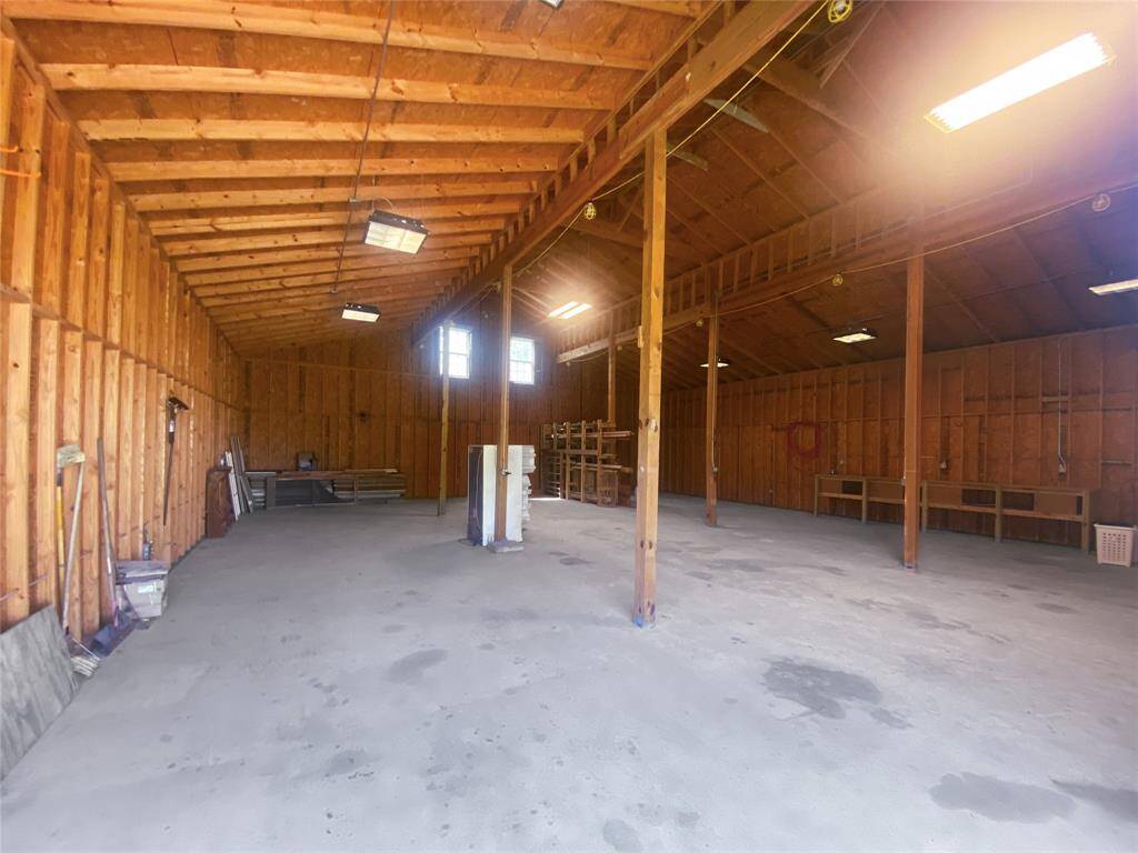 HUUUGE workshop interior.