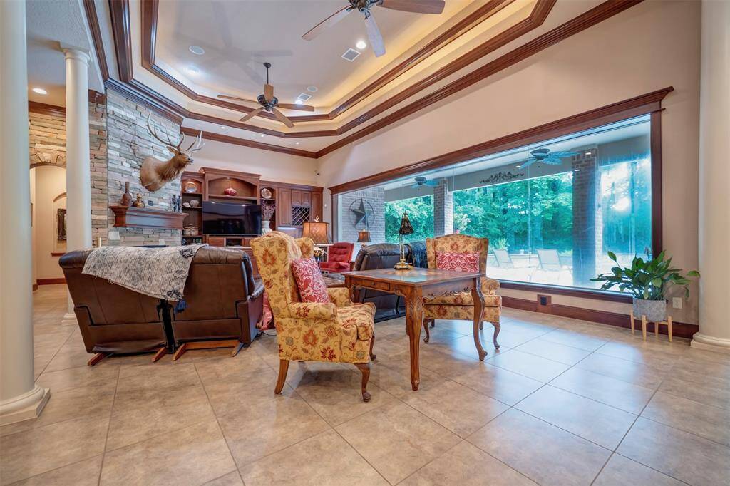 This Home brings the Nature outside, Inside with the 23' x 7' Butt Glass Window.