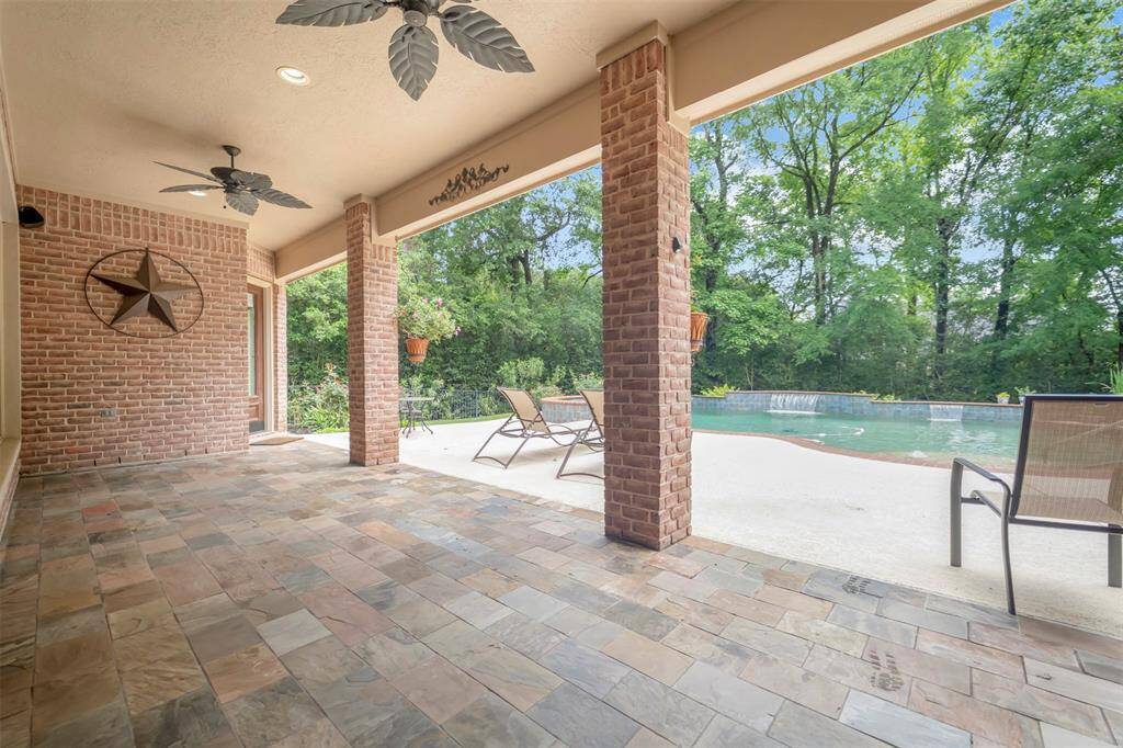 WOW, this outdoor Private Oasis is ready for your family. Beautiful Chlorine Pool and Spa with Cool Decking all around.