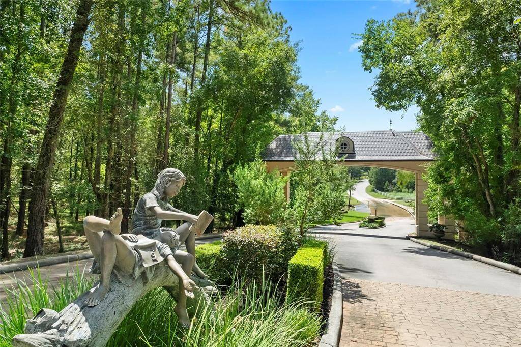 Teaswood Community offers Many Amenities for the Whole Family. Close to Lake Conroe, IAH, Medical, Shopping,Low 1.9% Tax, No Mud.