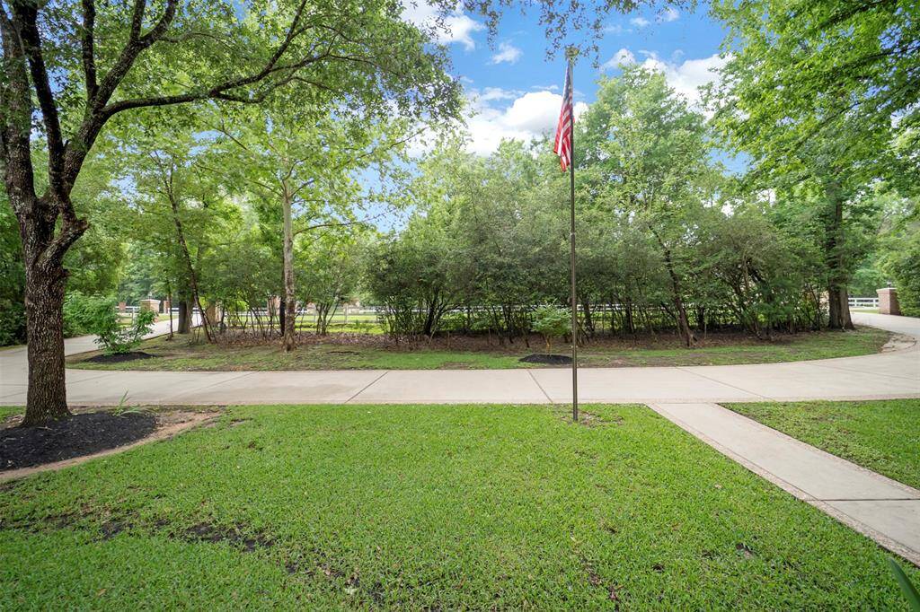 Welcome to #3 Quinns Cabin Ct in The Gated Community of Teaswood, Conroe Tx.
