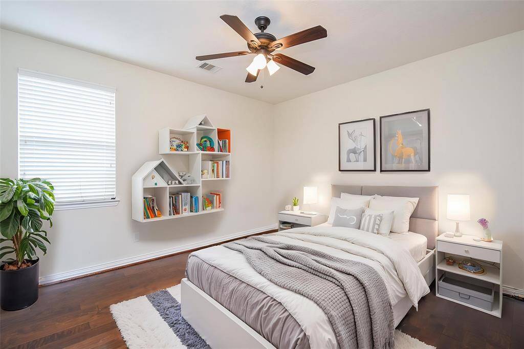 Secondary Bedroom upstairs - perfect for kids and shared bathroom.