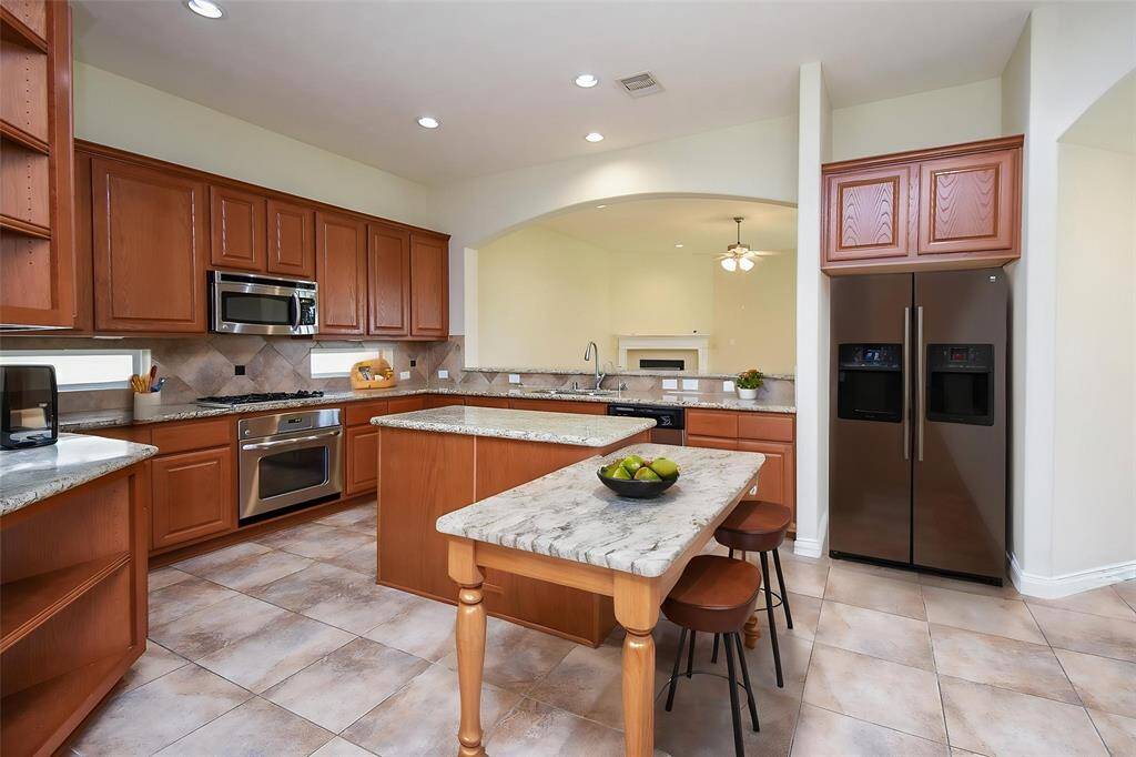 This large kitchen will be any chef's dream! Plenty of counter space & additional seating for guests to visit or for the kids to do their homework while you prepare dinner. (VS)