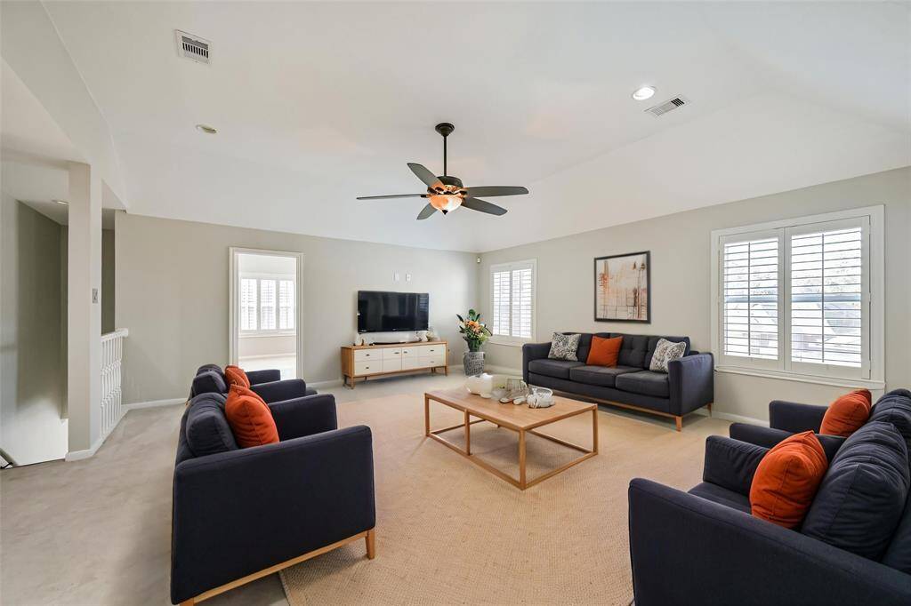 EXPANSIVE UPSTAIRS GAME ROOM WITH VAULTED CEILINGS AND LARGE WINDOWS FOR NATURAL LIGHT. **This room has been virtually staged.