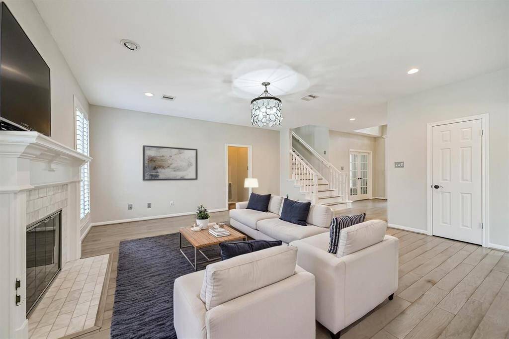 OPEN LIVING SPACE WITH EASYFLOW TO THE KITCHEN ANDVIEWS OF THE ELEGANTSTAIRCASE.***This room has beenvirtually staged.
