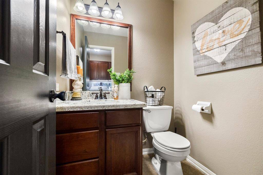 Half bath off the mud room
