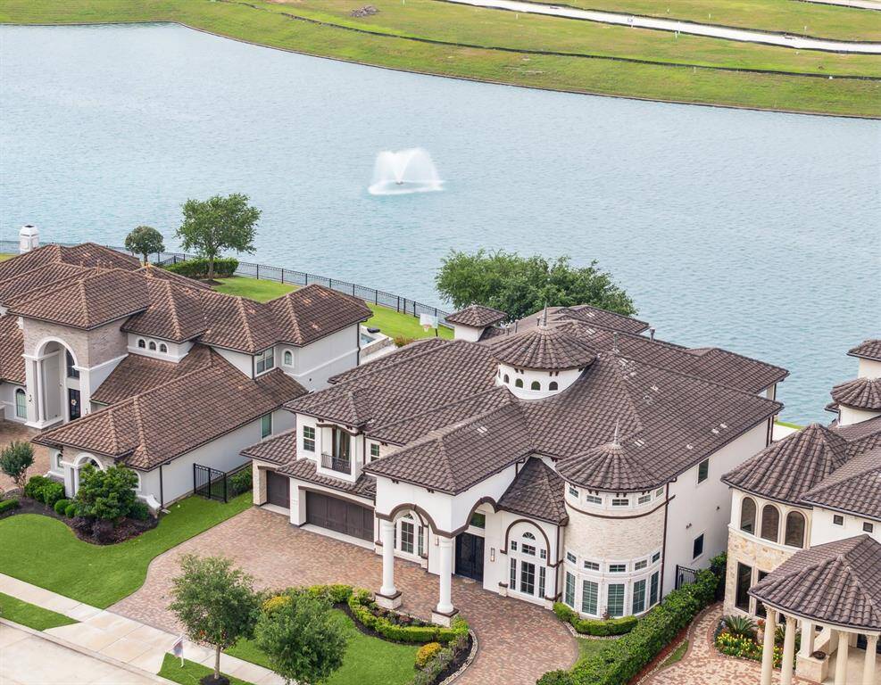 The Aida Younis Team presents 38 Enclave Manor in Riverstone!