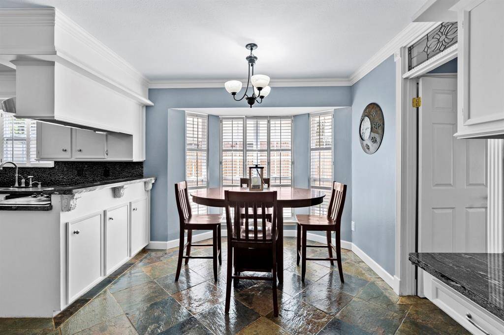 This thoughtfully designed homeseamlessly connects the kitchen witha charming breakfast area.