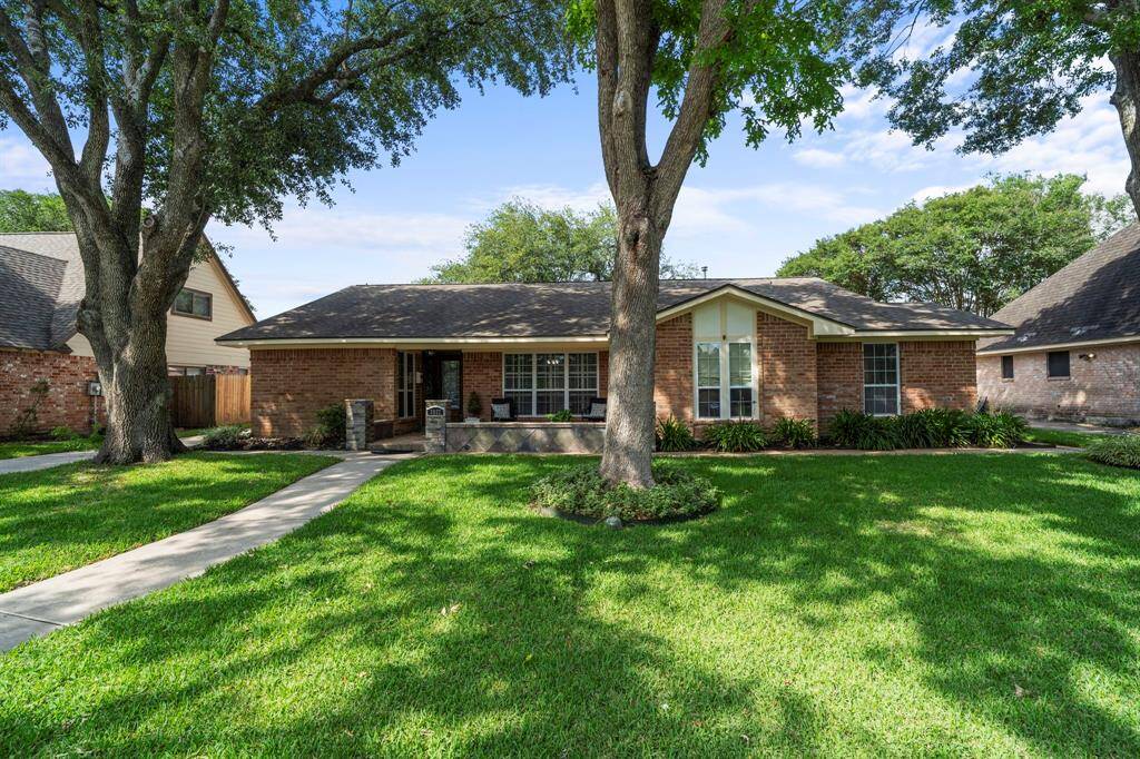 The property features a spaciousand inviting interior, complementedby a driveway that adds bothconvenience and curb appeal.