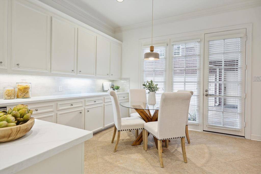 BREAKFAST.   Note a second door which opens out onto the back yard patio and allows for easy access from the garage under a covered breezeway.