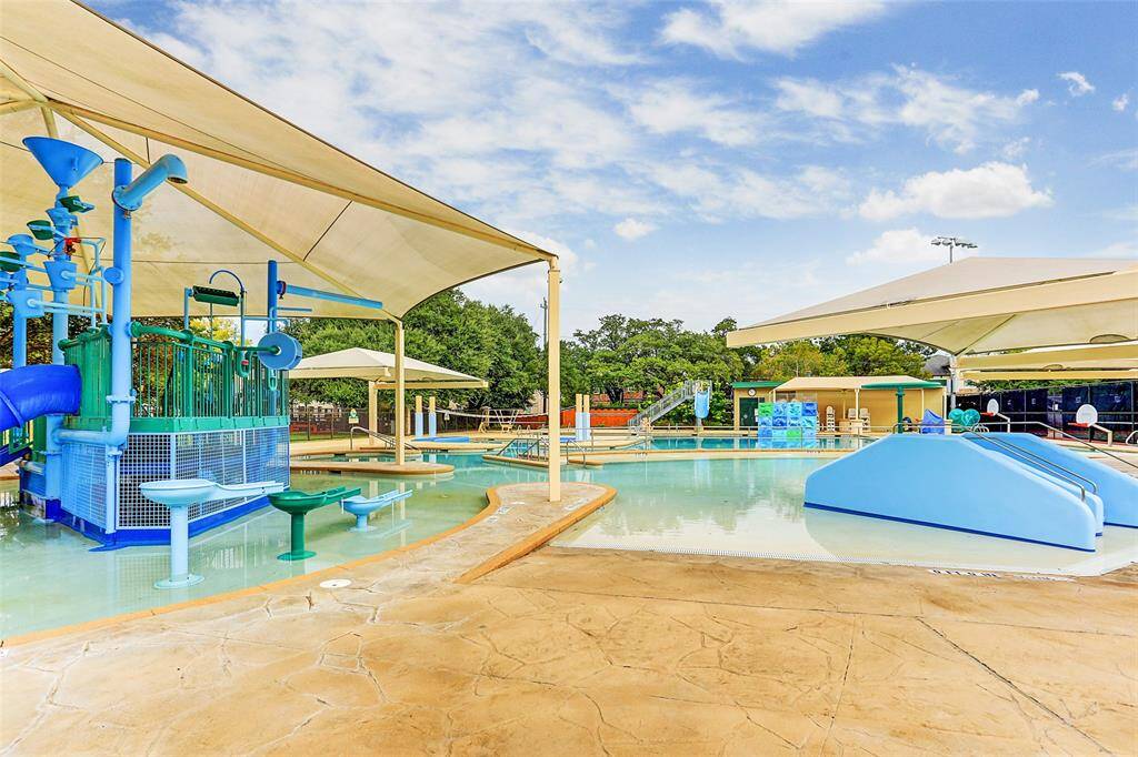 Summer splash park at Colonial Park
