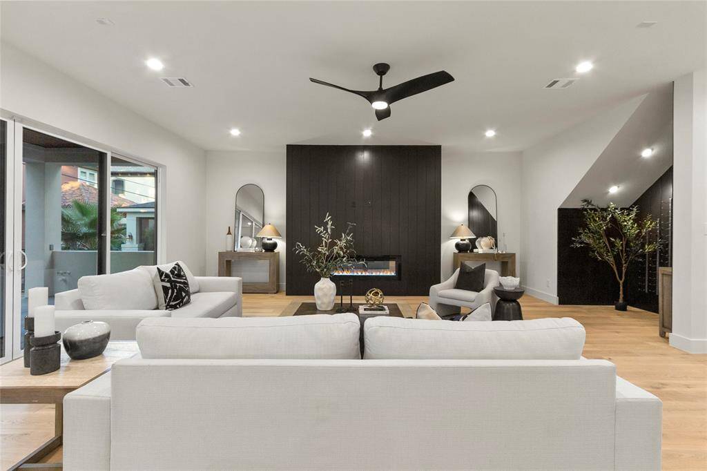 Living room and ALL open areas pre-wired for surround speakers