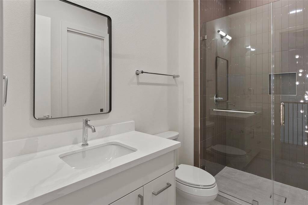 Secondary bedroom #3 ensuite bathroom