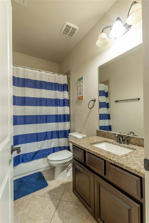 Hallway bathroom upstairs.