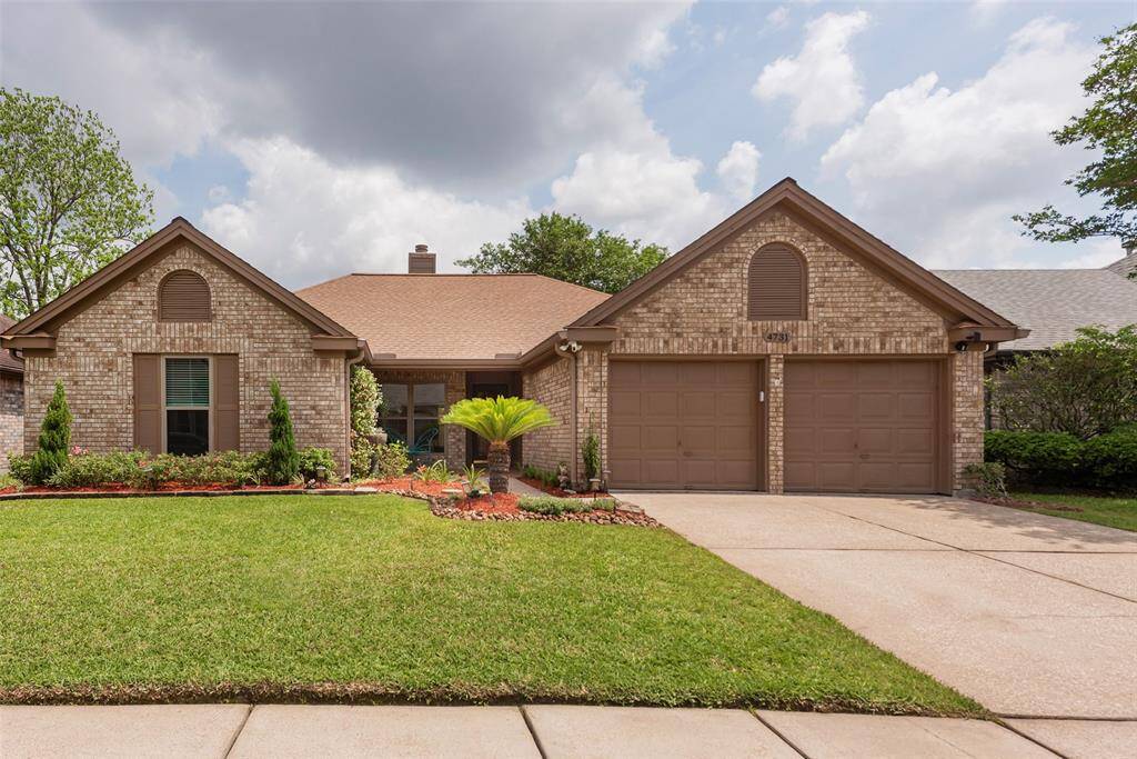 This is the one you have been searchinhg for! 3 bedroom, 2 bath in Heritage Park.