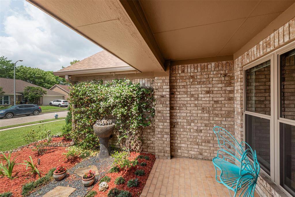 Inviting porch covered entry.
