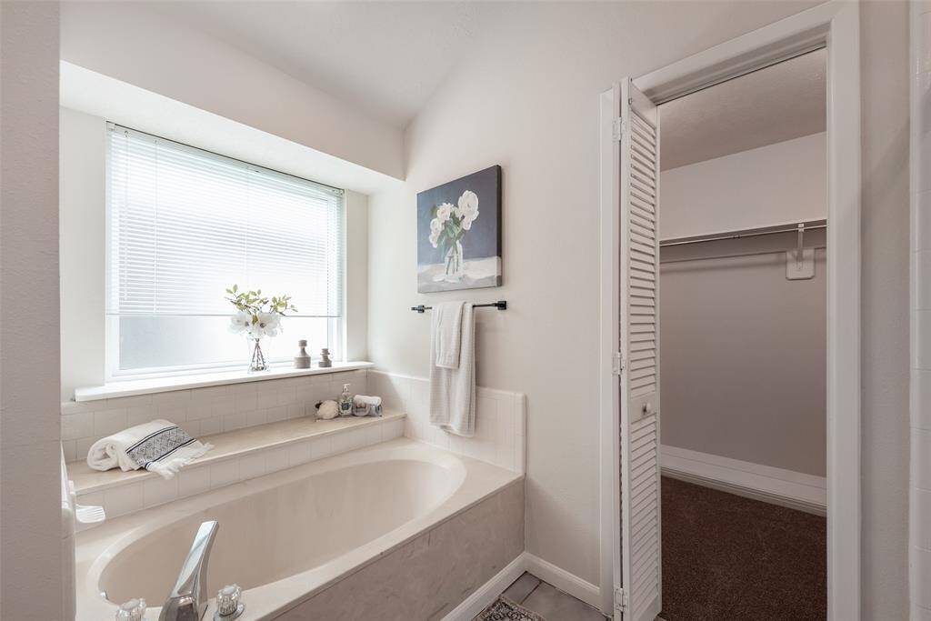 Relaxing garden tub for soaking away the stress of the day! Convenient ledge plus an opaque privacy window.