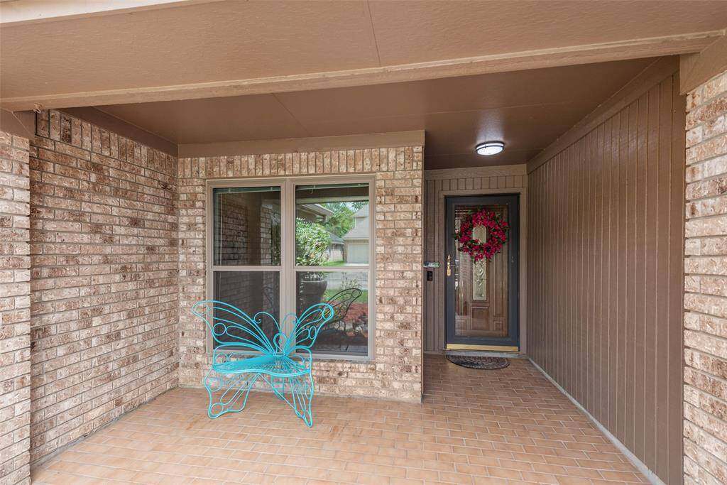 Porch space... plenty of area for holiday decorating if you enjoy that!