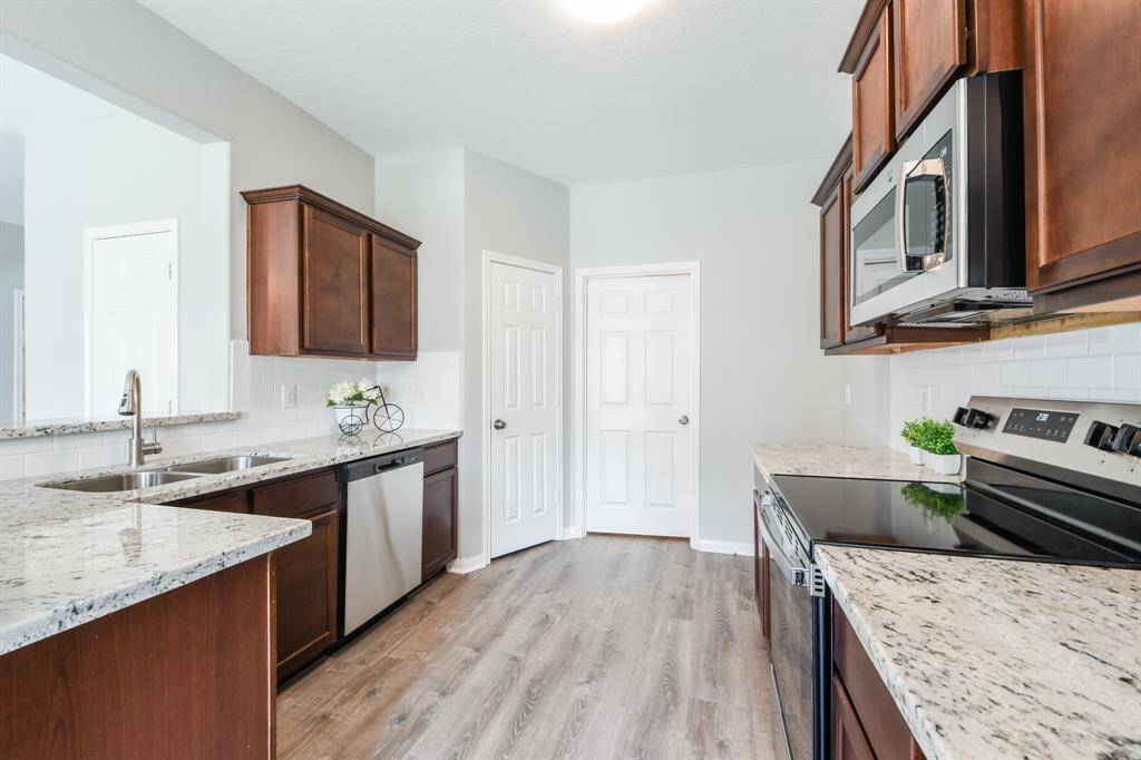 NEW GE STAINLESS STEEL APPLIANCES!