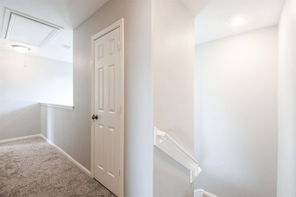 STAIRCASE TO 2ND FLOOR