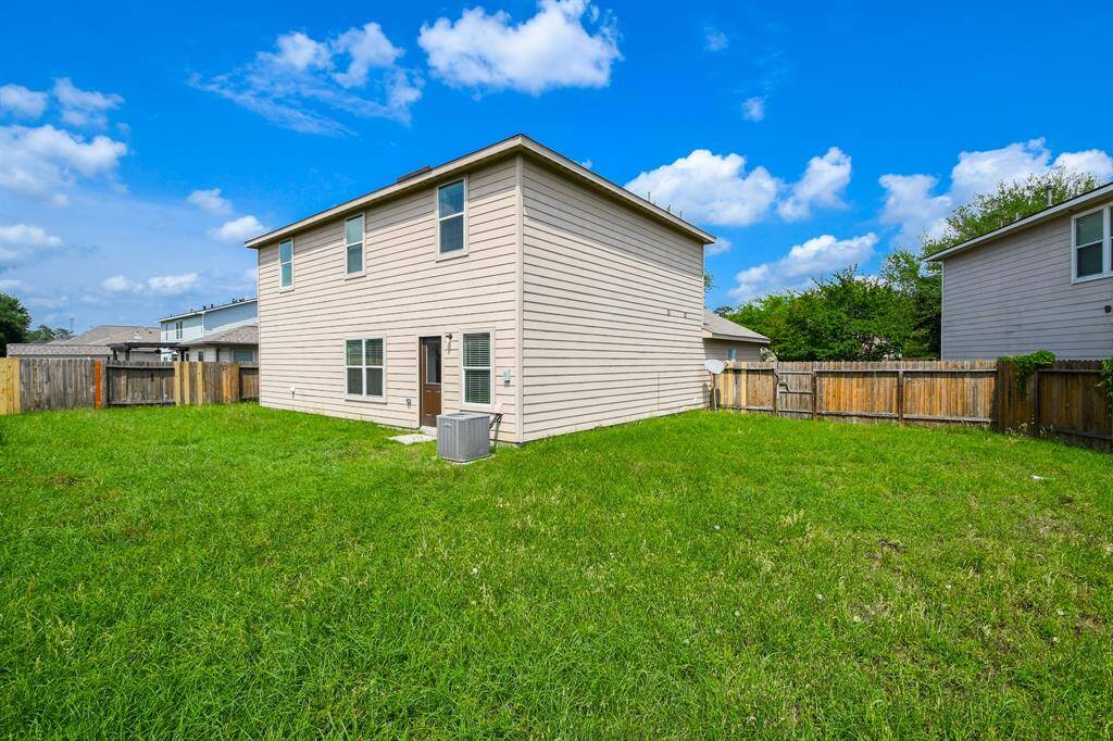 LARGE BACKYARD!