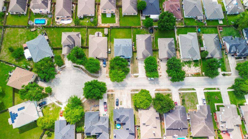 AERIAL VIEW OF THE CUL-DE-SAC STREET