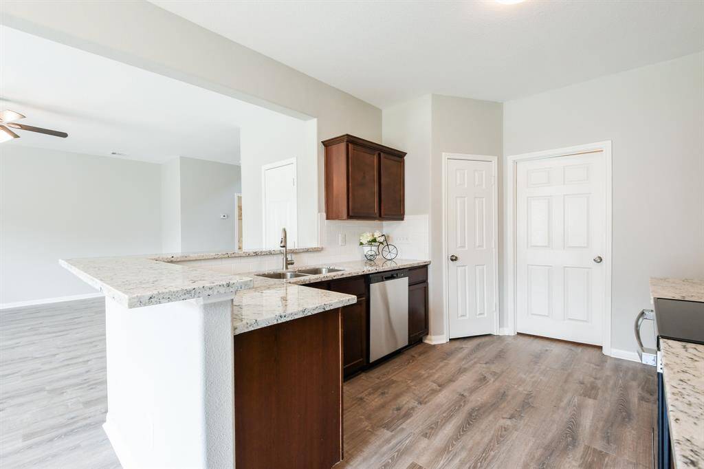 GRANITE COUNTERTOPS!