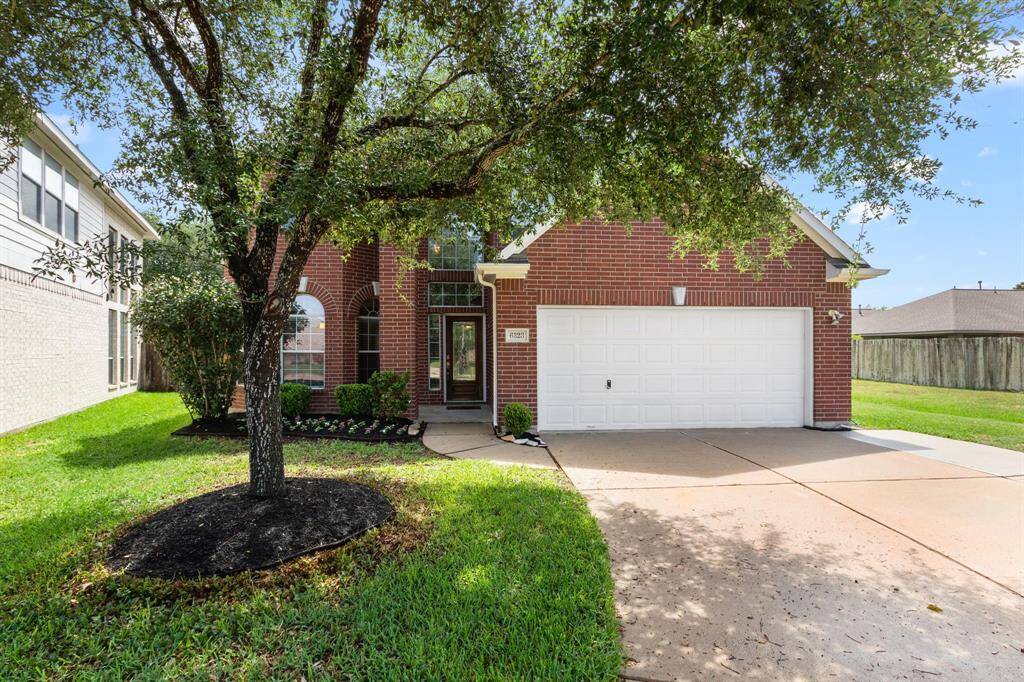 6323 Linfield Bluff Lane is located on a quiet cul-de-sac and adjoins green space...no neighbors to the right! The extended driveway provides ample parking space for friends and family when entertaining.