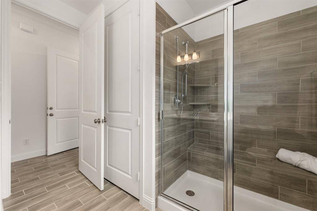 Next Gen Suite Full Size Walk-In Shower