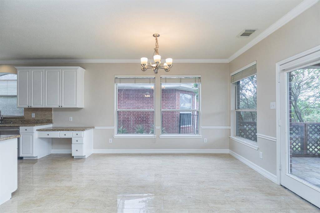 Breakfast room to enjoy morning coffee