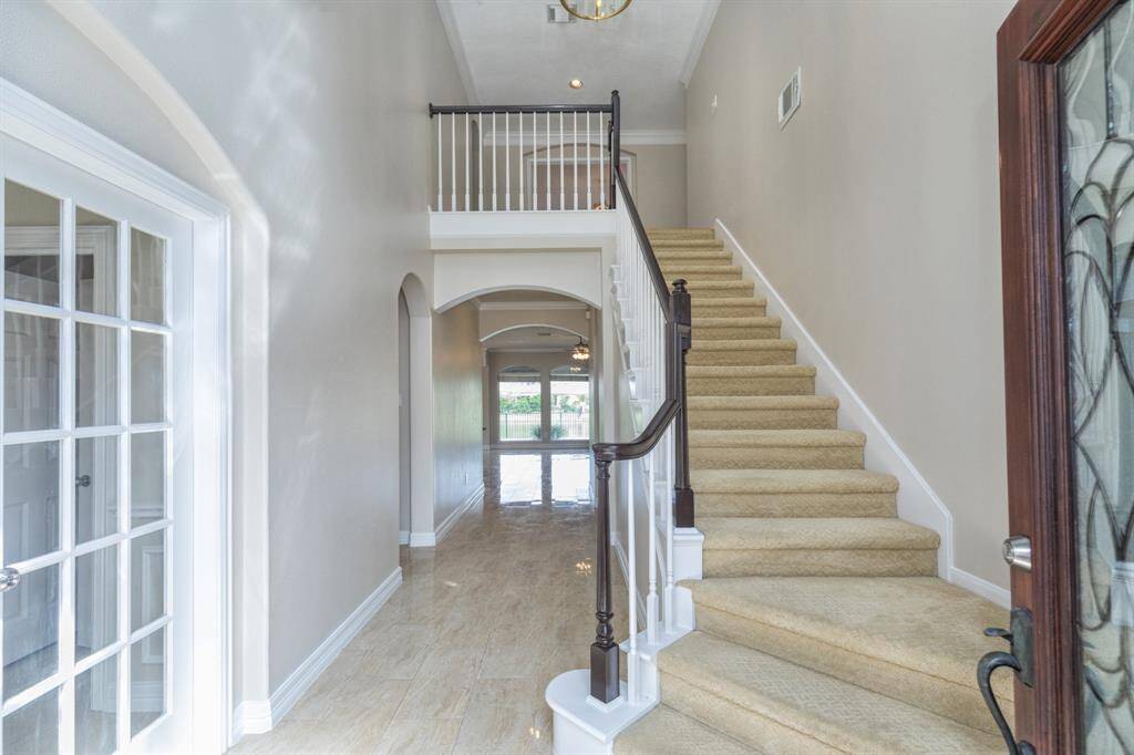 front vaulted foyer