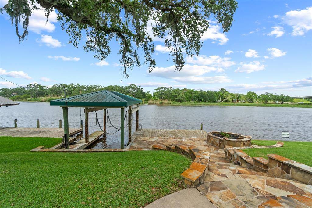 Boat lift and deck to convenient river access