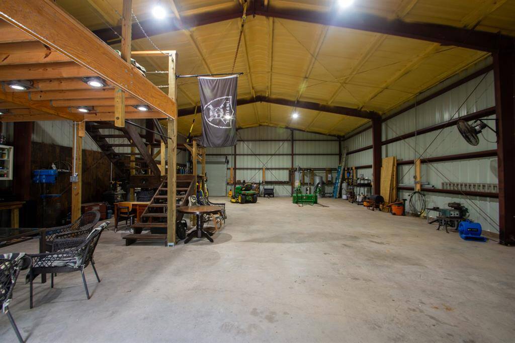 Shop with additional storage and elevated space