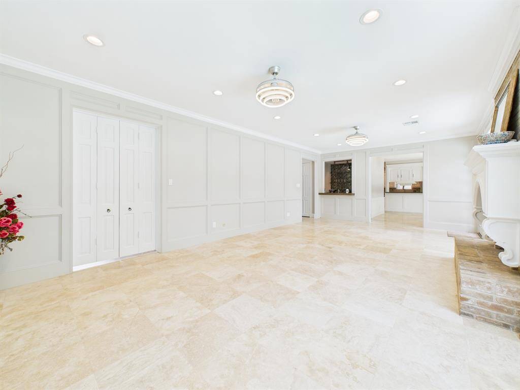 Bonus Wet Bar & Private Study