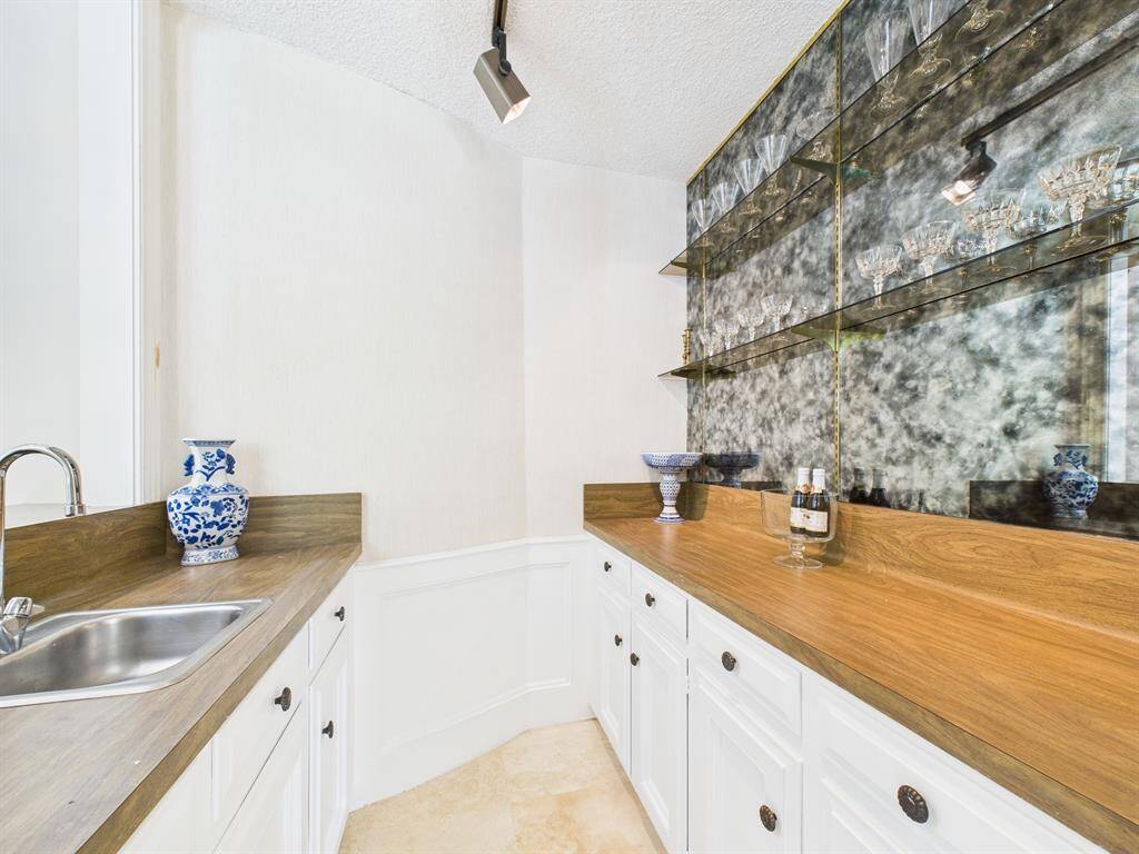 Retro Wet Bar for Easy Entertaining