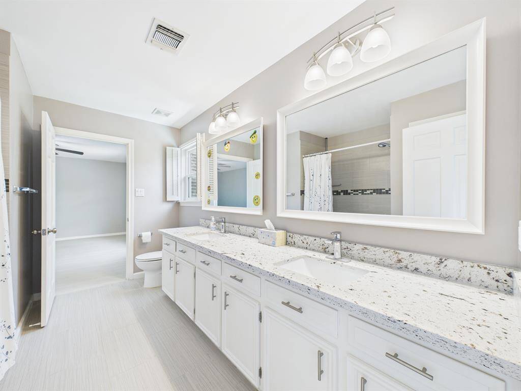 Spacious Jack-n-Jill Bath with Huge Double Vanity and Tub/Shower Combo