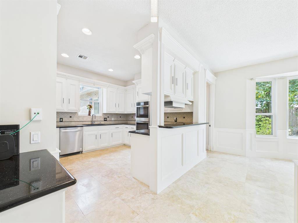 Clean and Efficient Kitchen with Breakfast Bar & Small Work Area