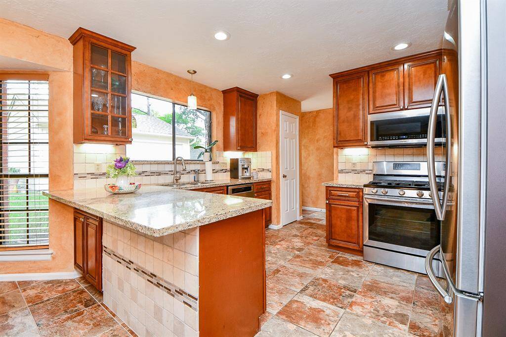 Don't you love the big window over the kitchen sink? Look out into your garden as you do the dishes!