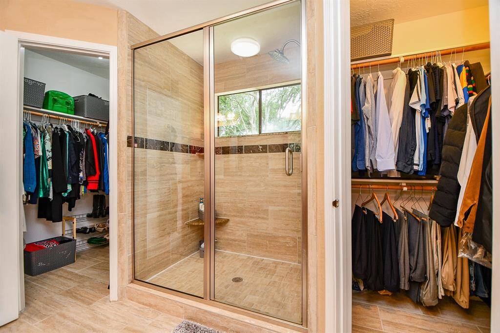 Two closets so no need to share one!